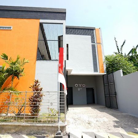 Oyo 1316 Mentari Family Homestay Probolinggo Extérieur photo